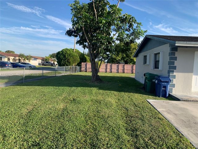 14301 SW 105th Ave 0, Miami, FL 33176