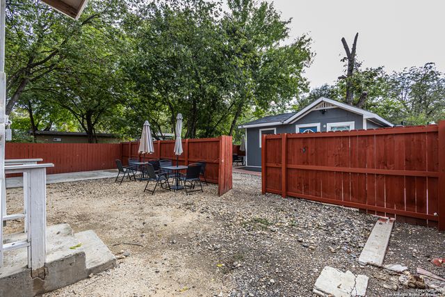 1202 N CENTER, San Antonio, TX 78202