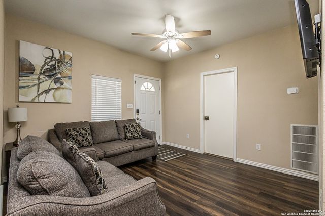 1202 N CENTER, San Antonio, TX 78202