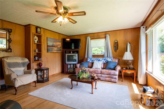 40 Double Island Road, Burnsville, NC 28714