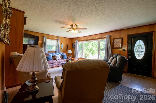 40 Double Island Road, Burnsville, NC 28714