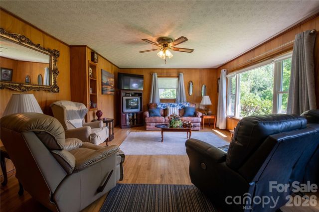 40 Double Island Road, Burnsville, NC 28714