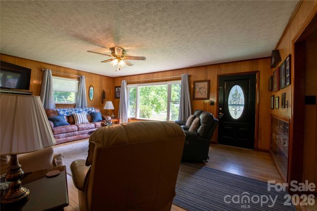 40 Double Island Road, Burnsville, NC 28714