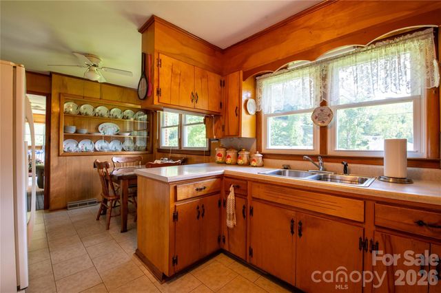 40 Double Island Road, Burnsville, NC 28714