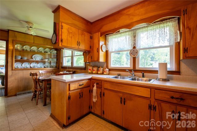 40 Double Island Road, Burnsville, NC 28714