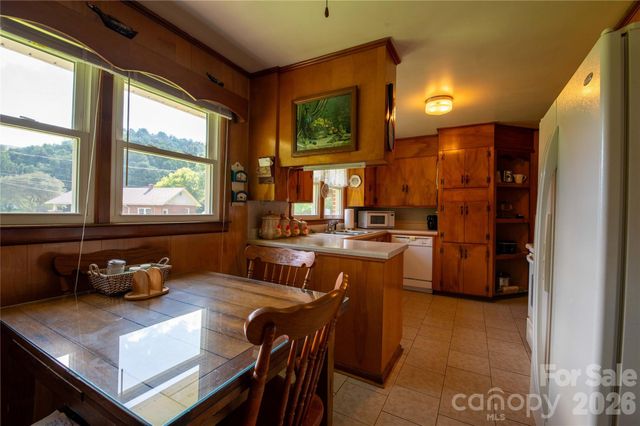 40 Double Island Road, Burnsville, NC 28714