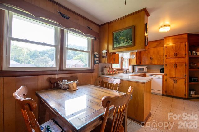 40 Double Island Road, Burnsville, NC 28714