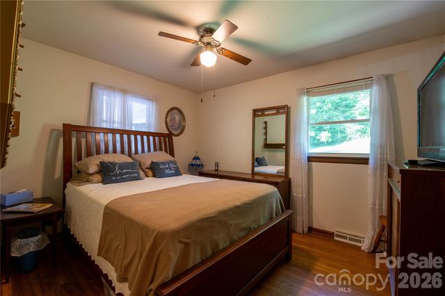 40 Double Island Road, Burnsville, NC 28714