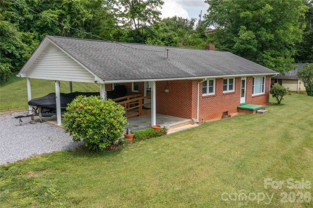 40 Double Island Road, Burnsville, NC 28714