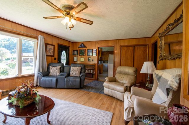40 Double Island Road, Burnsville, NC 28714