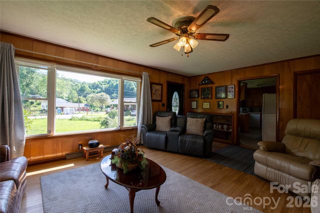 40 Double Island Road, Burnsville, NC 28714