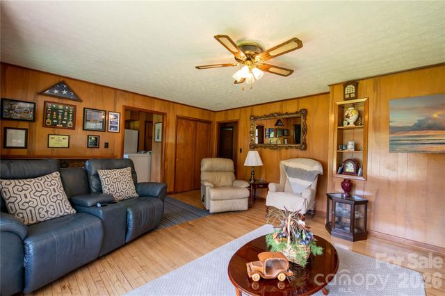 40 Double Island Road, Burnsville, NC 28714