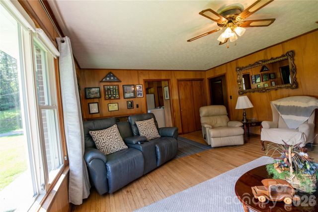 40 Double Island Road, Burnsville, NC 28714
