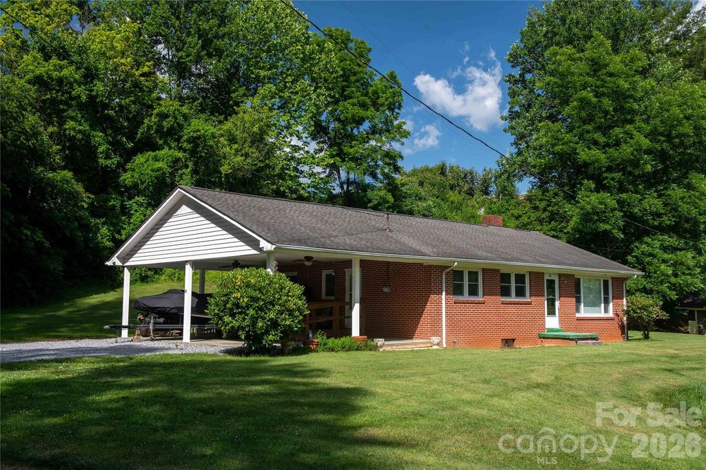40 Double Island Road, Burnsville, NC 28714