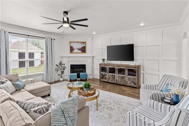 1301 NE Buckingham Boulevard, Bentonville, AR 72712