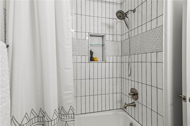 1301 NE Buckingham Boulevard, Bentonville, AR 72712