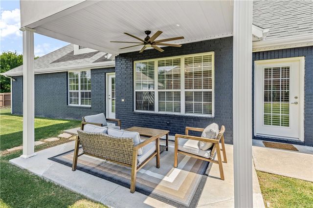 1301 NE Buckingham Boulevard, Bentonville, AR 72712