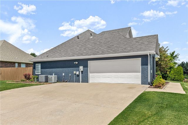 1301 NE Buckingham Boulevard, Bentonville, AR 72712