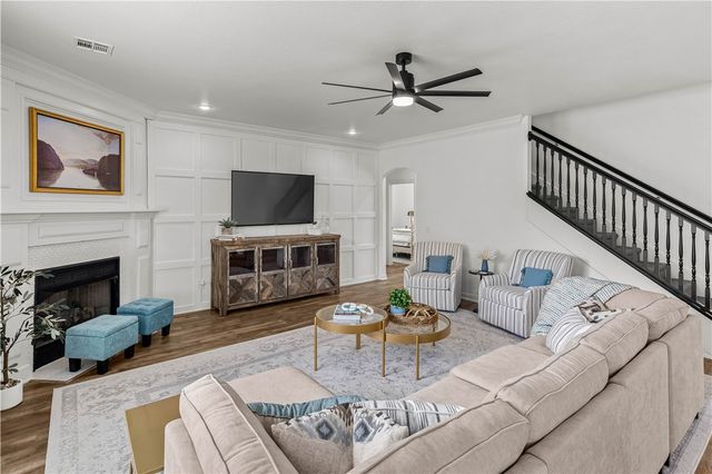 1301 NE Buckingham Boulevard, Bentonville, AR 72712