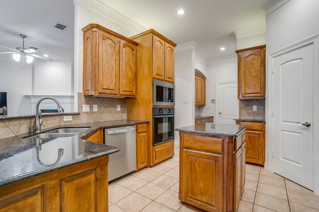 1208 Saddle Trail, Willow Park, TX 76087