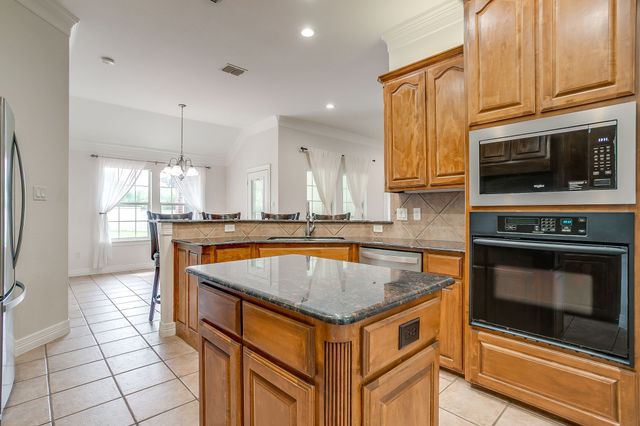 1208 Saddle Trail, Willow Park, TX 76087