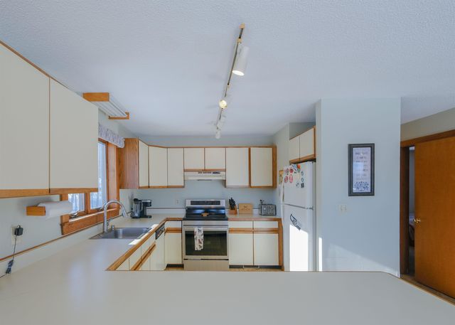 306 Hedgehog Hill Road N, Mount Holly, VT 05758