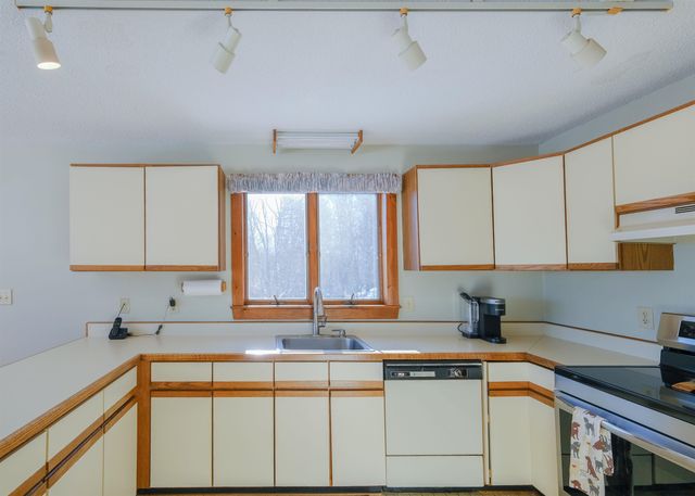 306 Hedgehog Hill Road N, Mount Holly, VT 05758