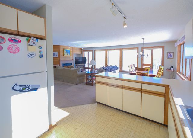 306 Hedgehog Hill Road N, Mount Holly, VT 05758