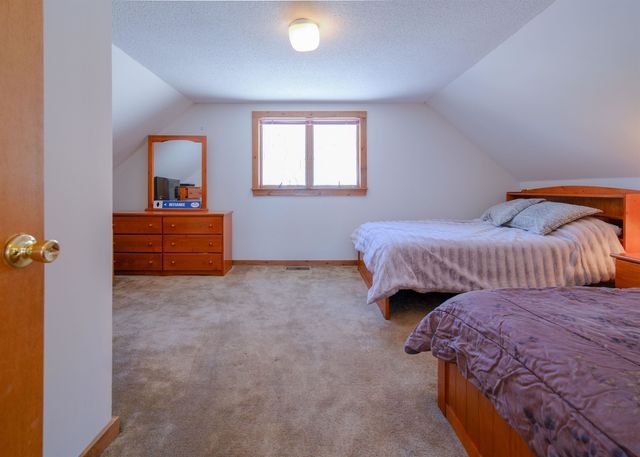 306 Hedgehog Hill Road N, Mount Holly, VT 05758