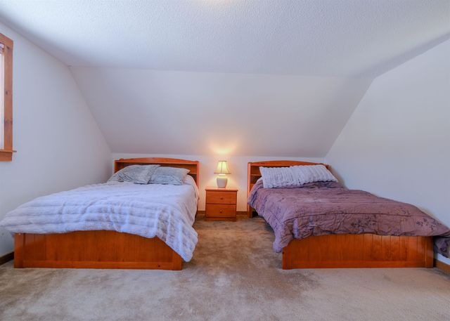 306 Hedgehog Hill Road N, Mount Holly, VT 05758