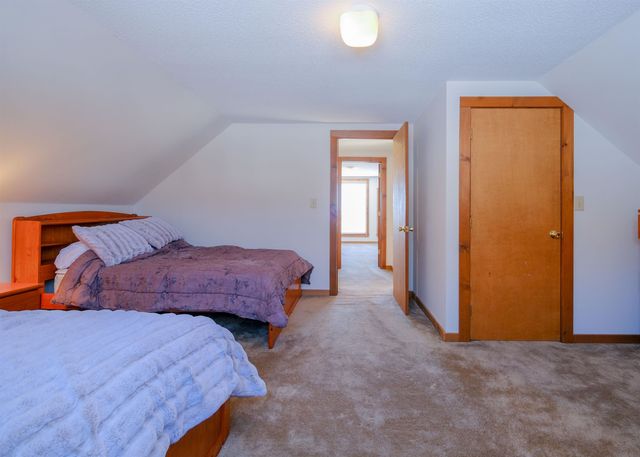 306 Hedgehog Hill Road N, Mount Holly, VT 05758