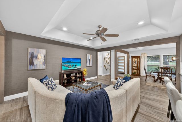 207 Zornia Dr., Castle Hills, TX 78213