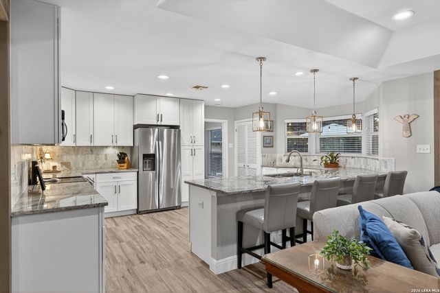 207 Zornia Dr., Castle Hills, TX 78213