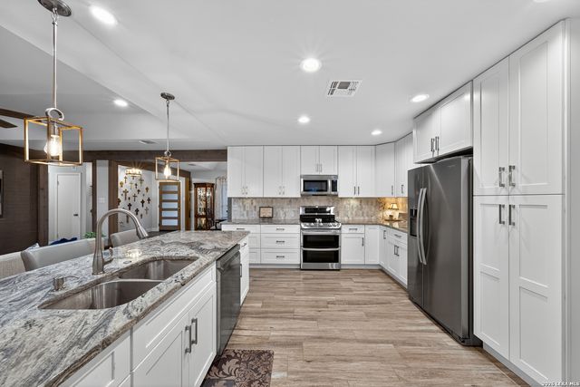 207 Zornia Dr., Castle Hills, TX 78213