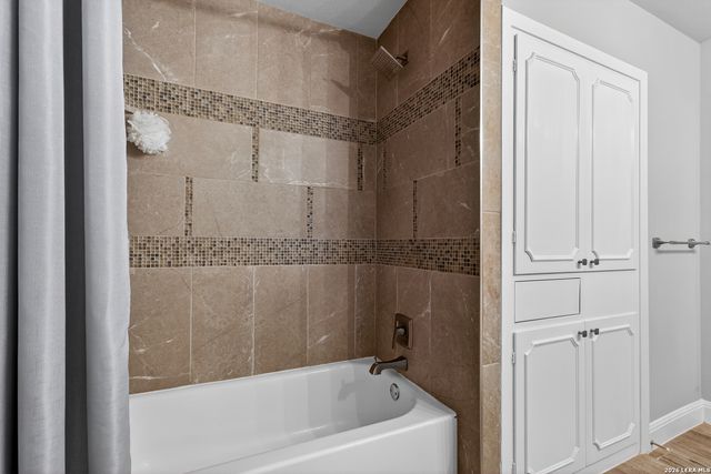 207 Zornia Dr., Castle Hills, TX 78213