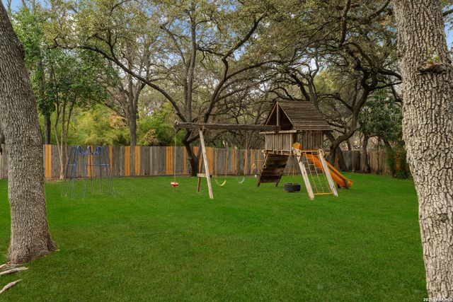 207 Zornia Dr., Castle Hills, TX 78213