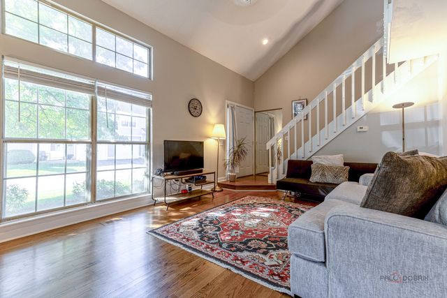 1230 N Knollwood Drive, Palatine, IL 60067