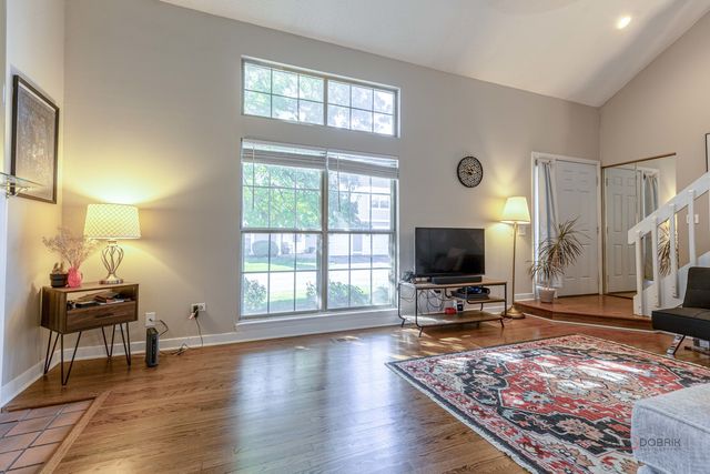 1230 N Knollwood Drive, Palatine, IL 60067