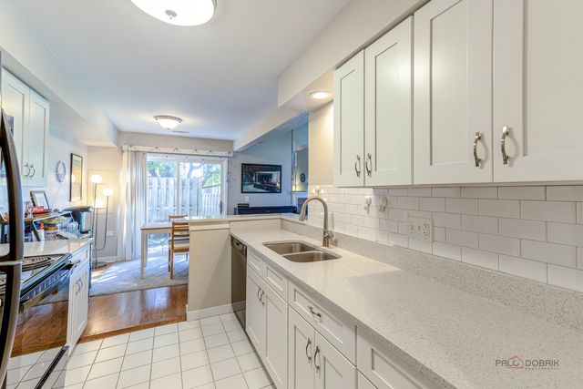 1230 N Knollwood Drive, Palatine, IL 60067