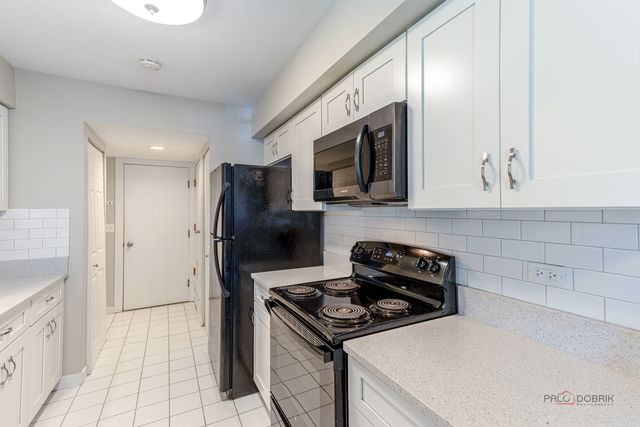 1230 N Knollwood Drive, Palatine, IL 60067