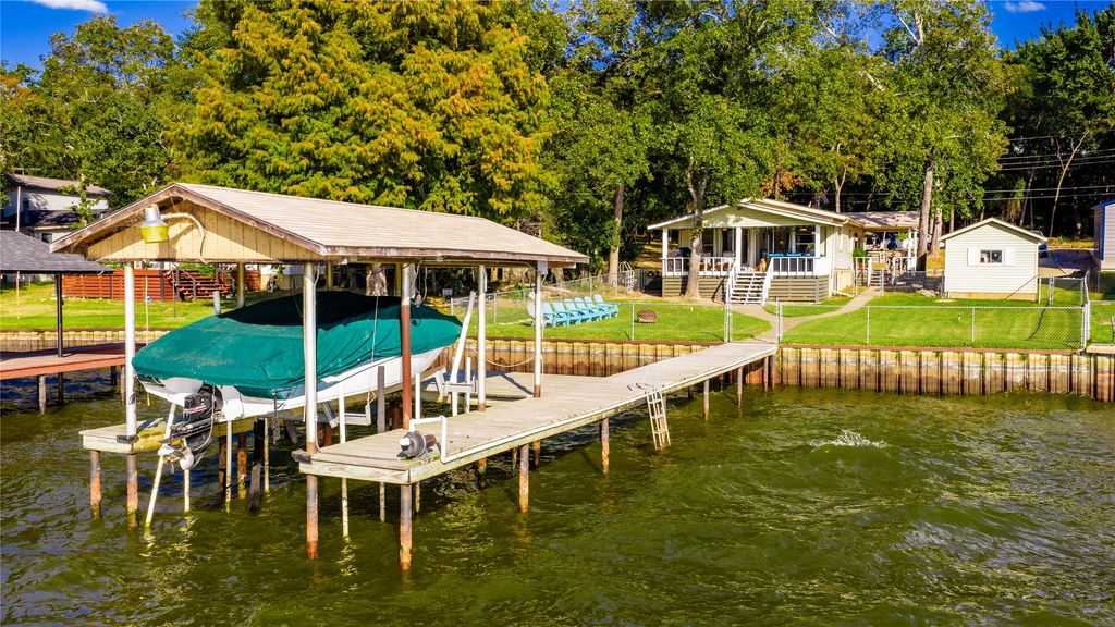 2163 Lakeview Drive, Mabank, TX 75147