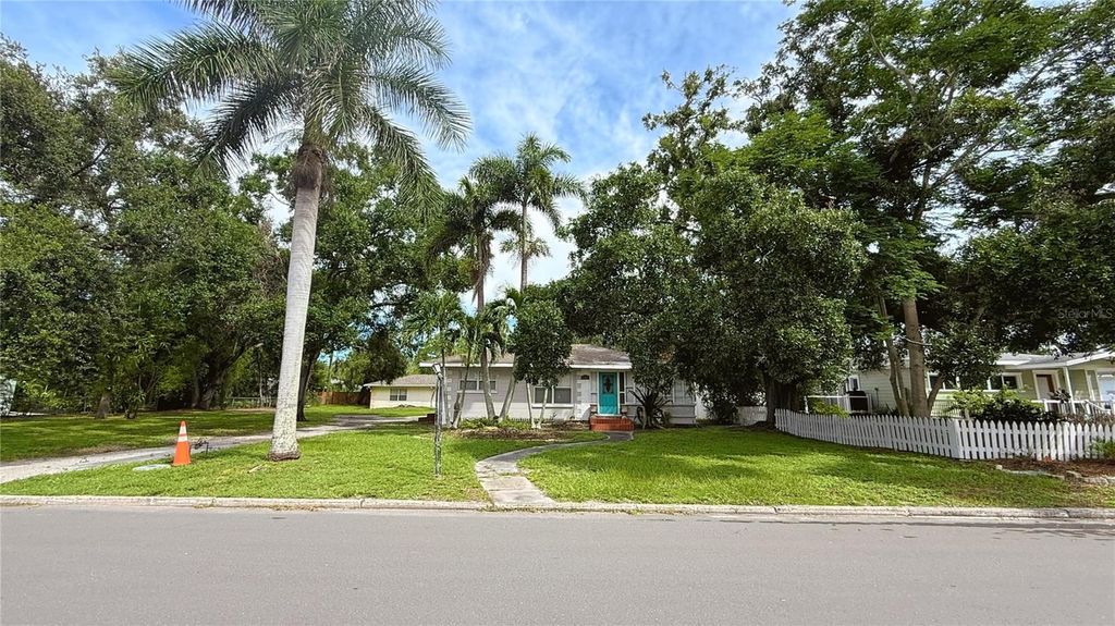 Image 1 of property listing at 3308 3RD AVENUE W, Bradenton, FL 34205