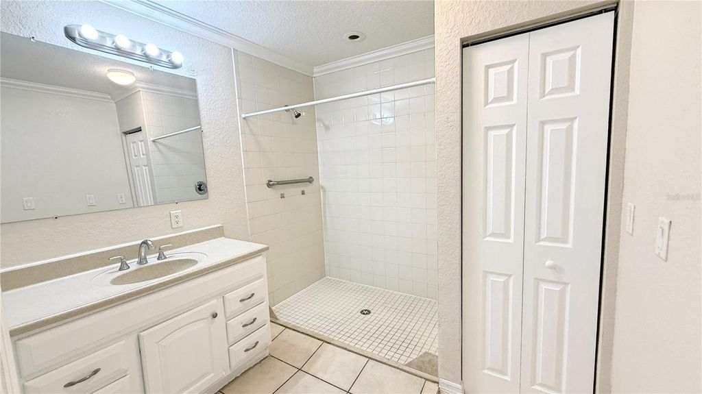 Image 11 of property listing at 3308 3RD AVENUE W, Bradenton, FL 34205