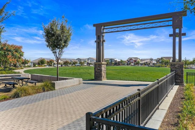 2413 Augusta Ave, Tracy, CA 95377