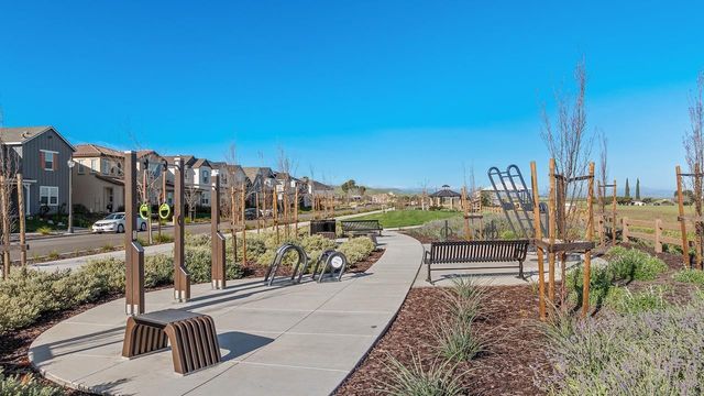 2413 Augusta Ave, Tracy, CA 95377