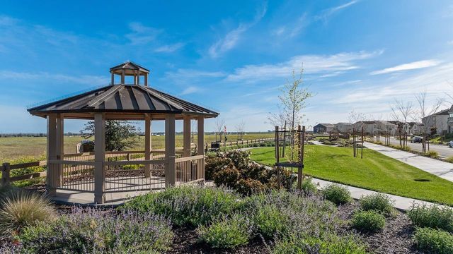 2413 Augusta Ave, Tracy, CA 95377