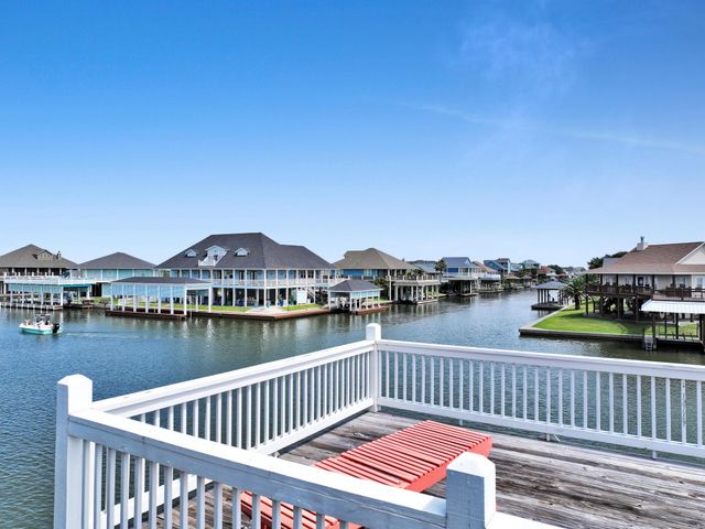 1295 Lagoon Drive, Crystal Beach, TX 77650