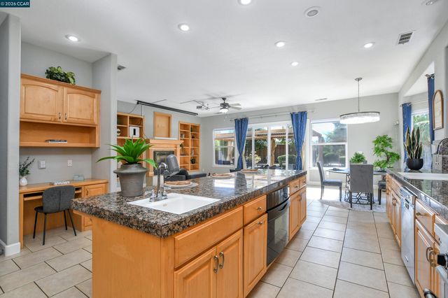 204 Chaps Ct, Oakley, CA 94561