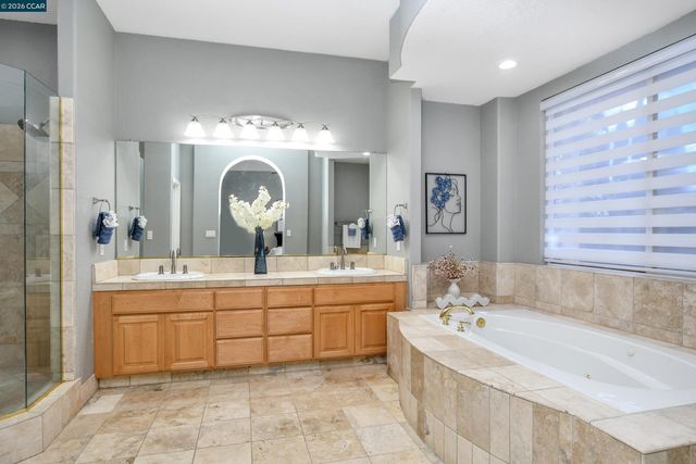 204 Chaps Ct, Oakley, CA 94561