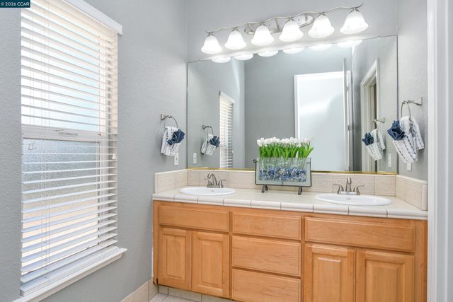 204 Chaps Ct, Oakley, CA 94561